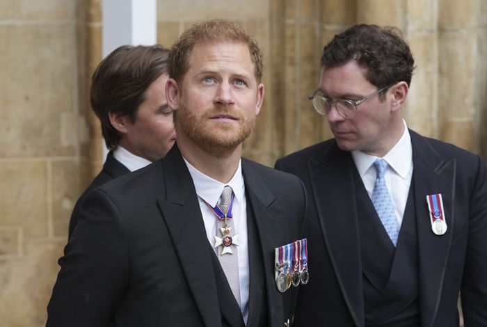 Análisis del paso del príncipe Harry por la coronación de su padre