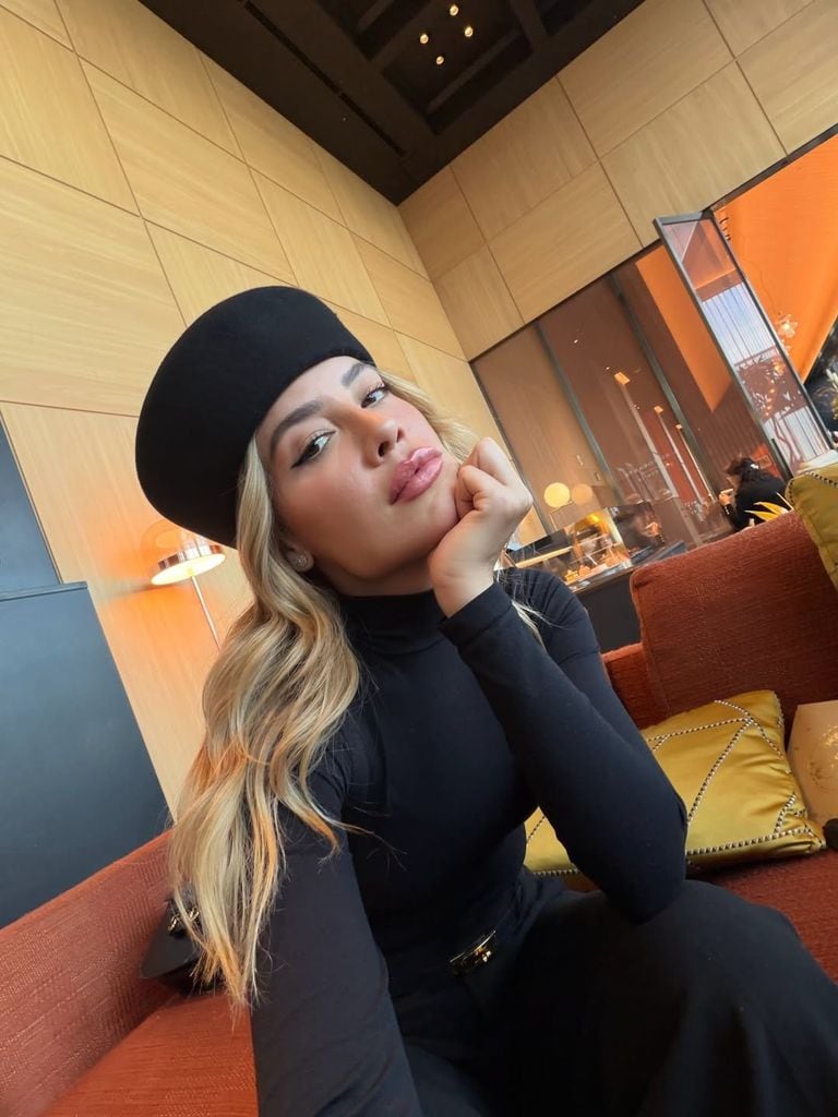 Michelle presume su estilo por las calles de Japón.