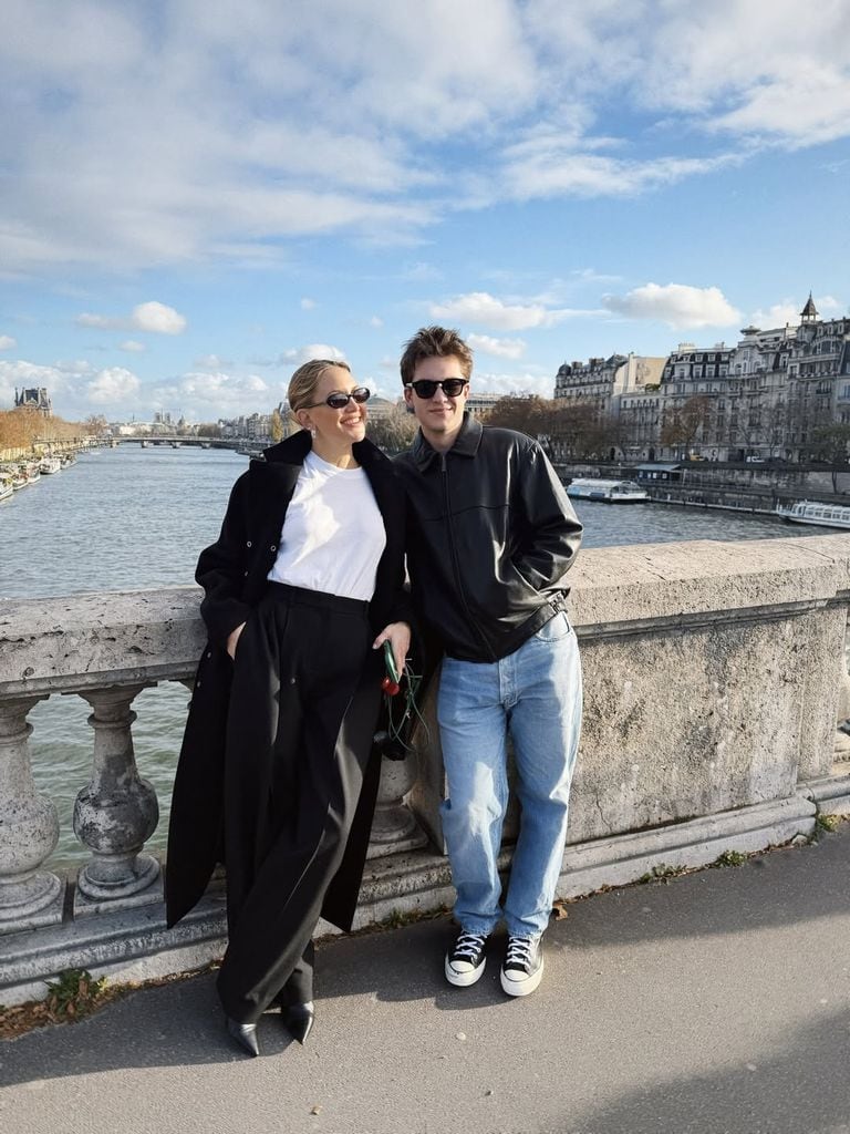Kate Hudson junto a su hijo Ryder, de 21 años, en París. 