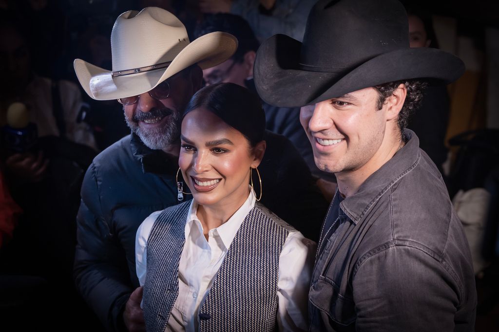 Eduardo Capetillo y Biby Gaytán apoyando a su hijo mayor, Lalo.