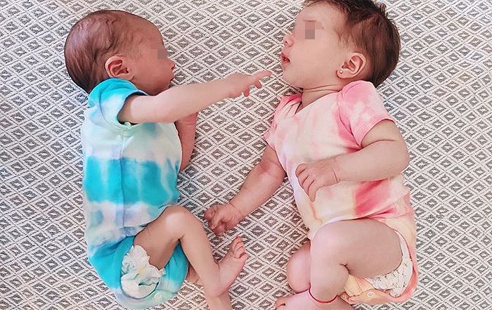 Elena Tablada, 'terraceo' y paseo con su hija Camila