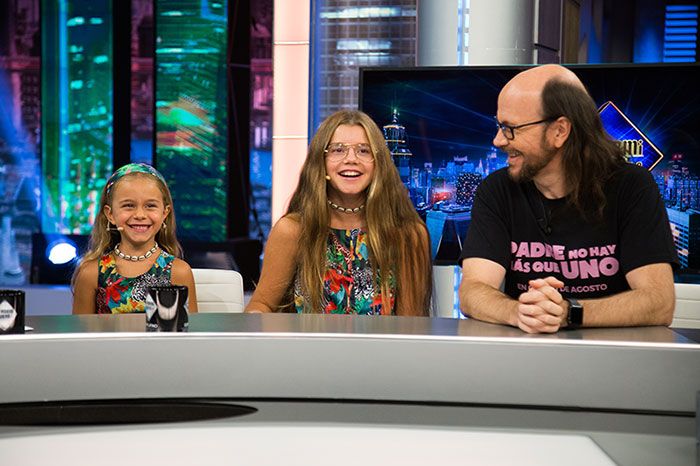Santiago Segura y sus hijas Sirena y Calma