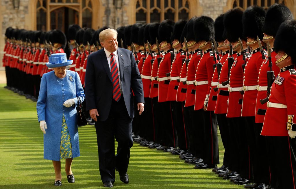 La reina Isabel II también invitó a Trump a inspeccionar la Guardia de Honor en su primera visita de Estado.