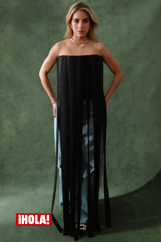 Fotografía: César Larenaudie @cesarlarenaudie | Estilismo: Chiara Primatesta @cprimatesta | Maquillaje y Peluquería: Alexis Rodríguez @aleromua | Look completo: Raquel Orozco | Tacones: Roger Vivier | Joyería: Bvlgari | Collar y pulsera: Tubogas | Anillos: Cabujón y B.Zerol | Pendientes: B.Zerol
