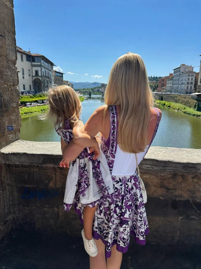 Kitty Spencer en la Toscana con su hija