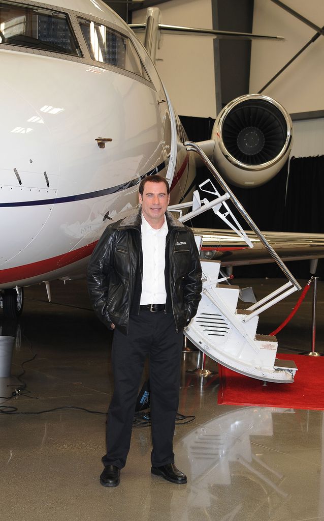 John Travolta en la conferencia de prensa de aviones comerciales Bombardier