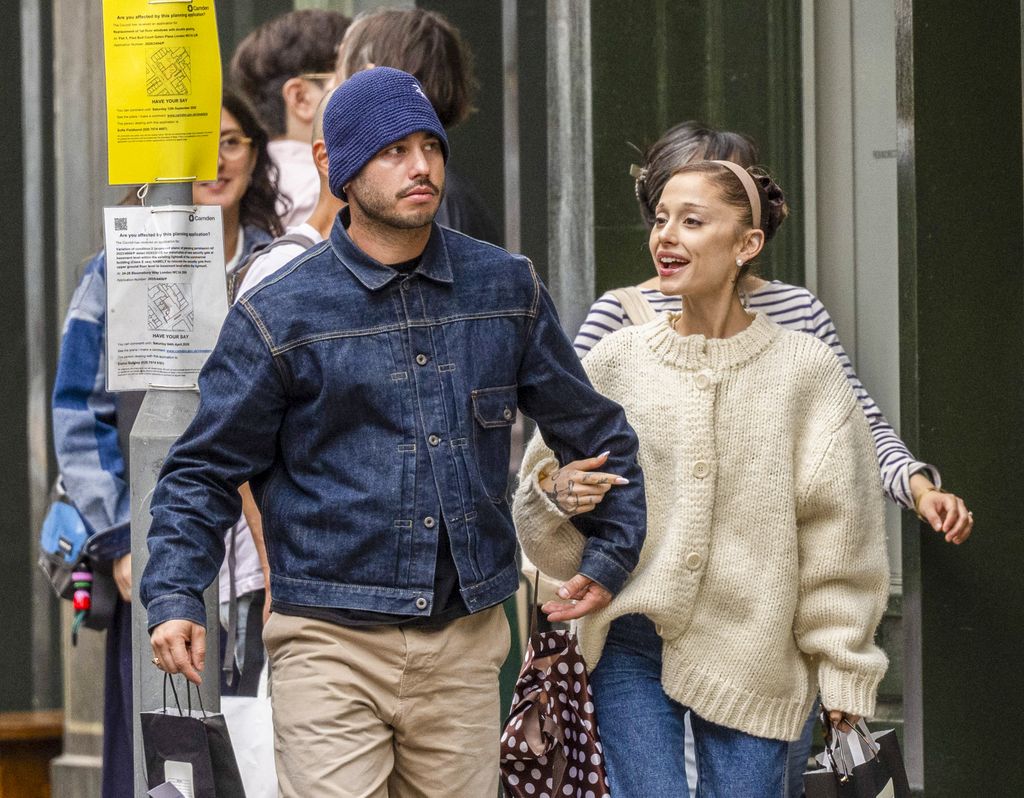 Ariana Grande y Ricky Alvares ya noe sconden su amor 