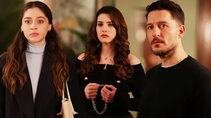 İncila, Naz y Mete son tres jóvenes que se verán inmersos en un complejo triángulo amoroso