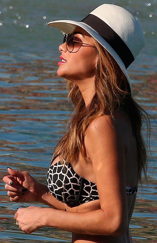 celebrities_con_sombreros_nicole_scherzinger_2