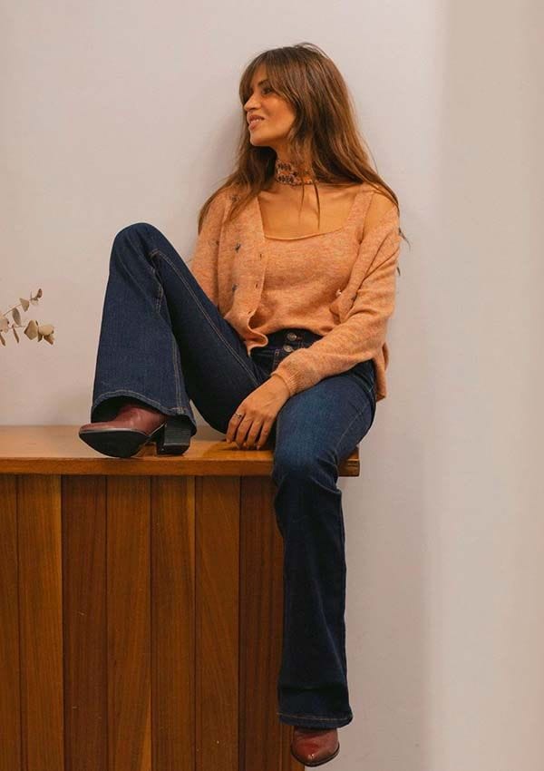 Sara Carbonero con vaqueros campana de Slowlove