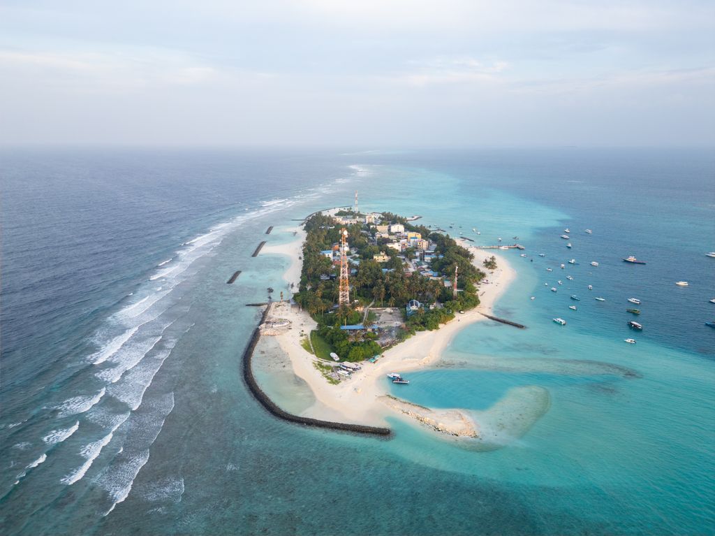 Vista aérea de Fulidhoo, una de las islas del atolón de Vaavu, en Maldivas