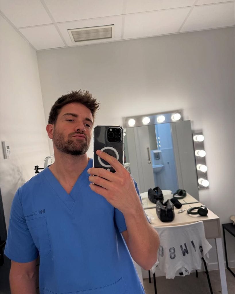 Pablo Alborán en el rodaje de la serie de Netflix 'Respira'