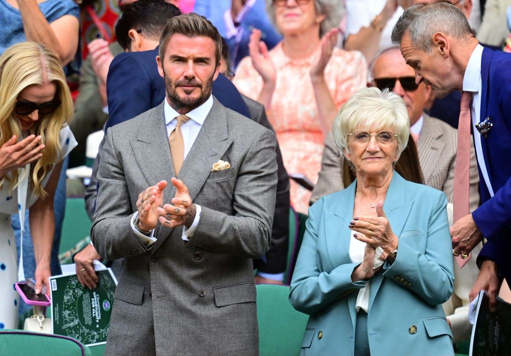 Beckham y su madre en Wimbledon
