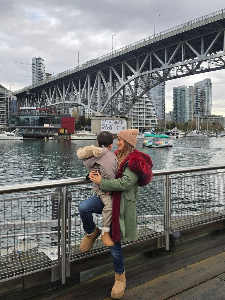 Claudia viajó con su hijo Billy a Vancouver.