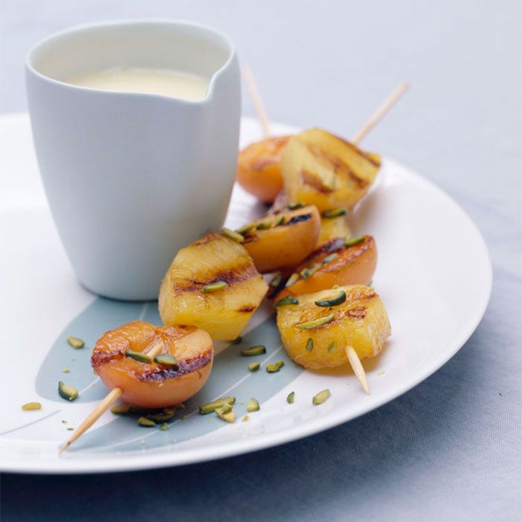 Brochetas de albaricoque con chocolate blanco