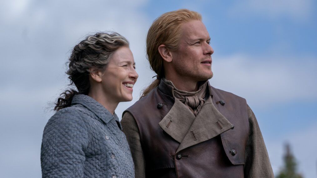 Sam Heughan y Caitríona Balfe reconcoenq ue aunque son muy diferentes, tiene el mimos sentido del humor