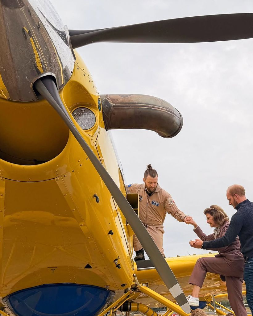 La Reina conversó con los efectivos y se interesó por el funcionamiento de los aviones enviados por Suecia dentro del Mecanismo de Protección Civil de la Unión Europea