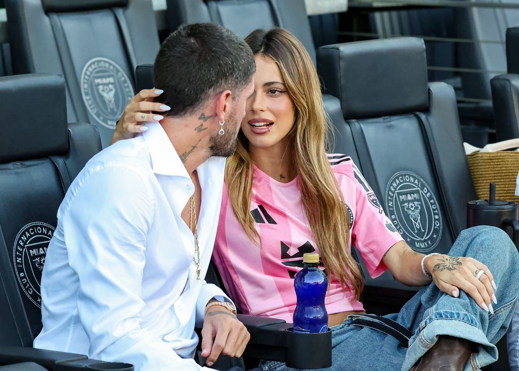 Las expresiones corporales entre Tini y Rodrigo evidenciaron su cercanía y enamoramiento.