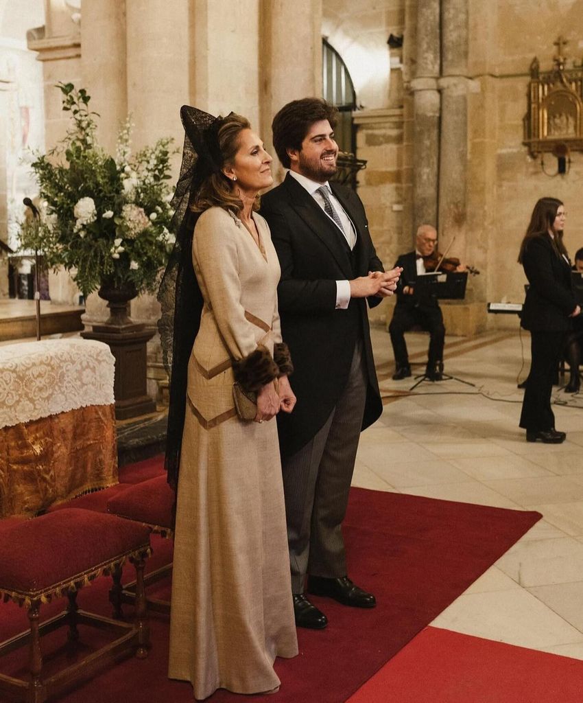 Madrinas de boda con looks en marrón Diego Estrada