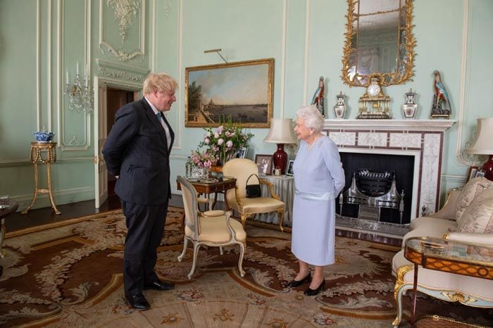 Boris Johnson se disculpa con Isabel II por celebrar una fiesta antes del funeral del duque de Edimburgo 