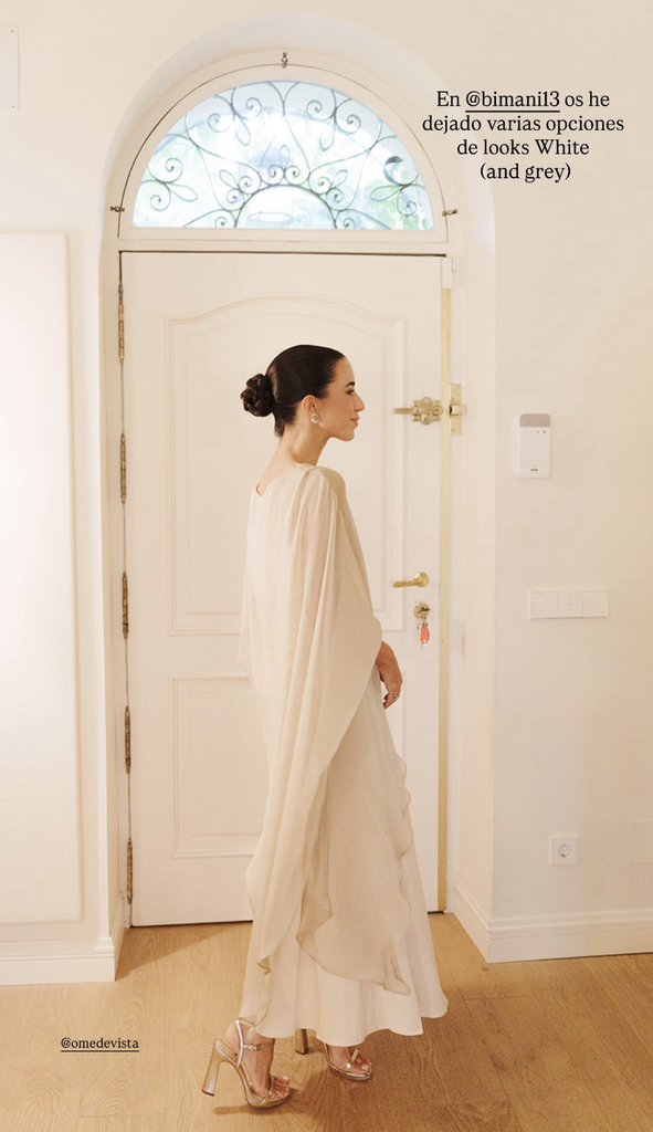 Laura Corsini con look blanco de Bimani en el bautizo de su hijo Javier.