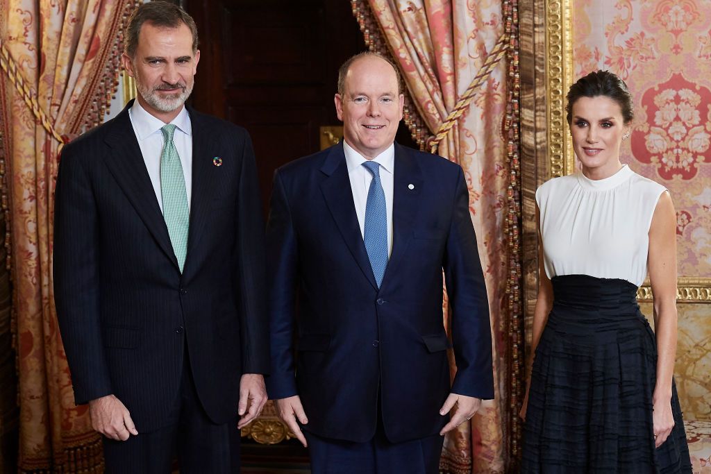 El rey Felipe VI de España y la reina Letizia de España reciben al príncipe Alberto con motivo de la conferencia de las Naciones Unidas para la Cumbre del Clima 2019 (COP25)