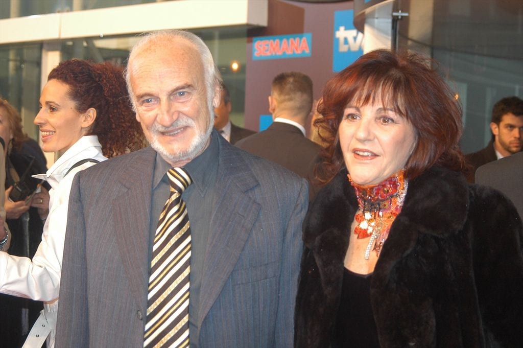 Héctor Alterio con su mujer, Ángela, en 2004