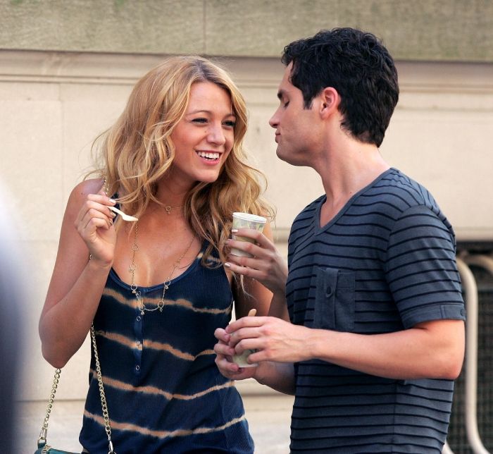 Para hacer creer a Penn Badgley que era hijo de Steven Tyler, Blake Lively involucró a todo el entorno del actor