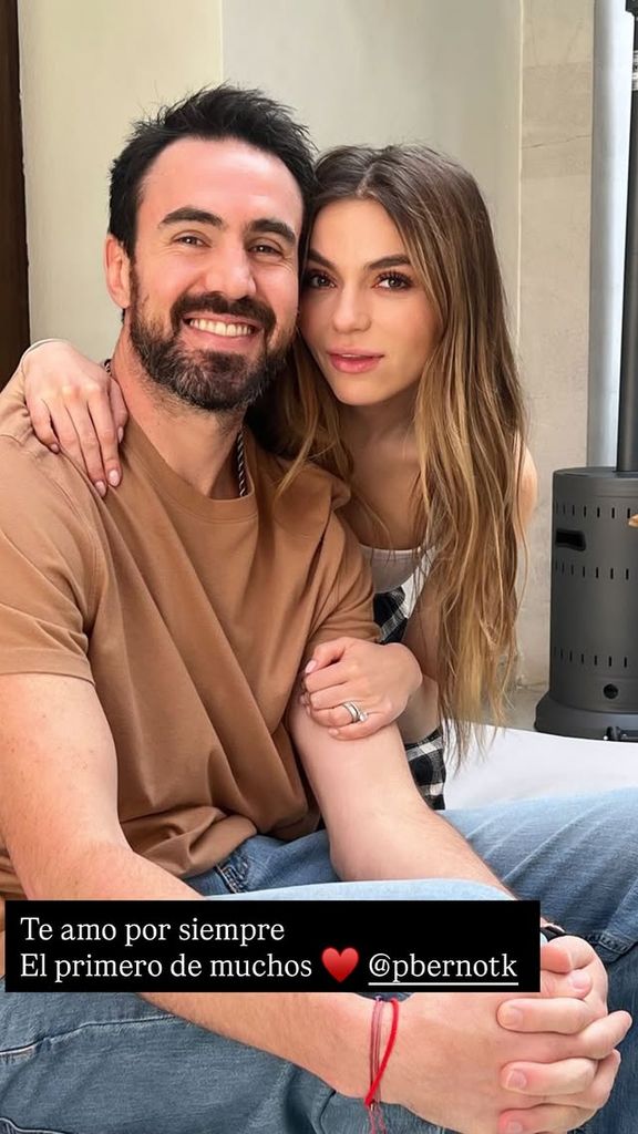 Sofía Castro y Pablo Bernot se dejaron ver felices y enamorados en su primer aniversario de bodas.