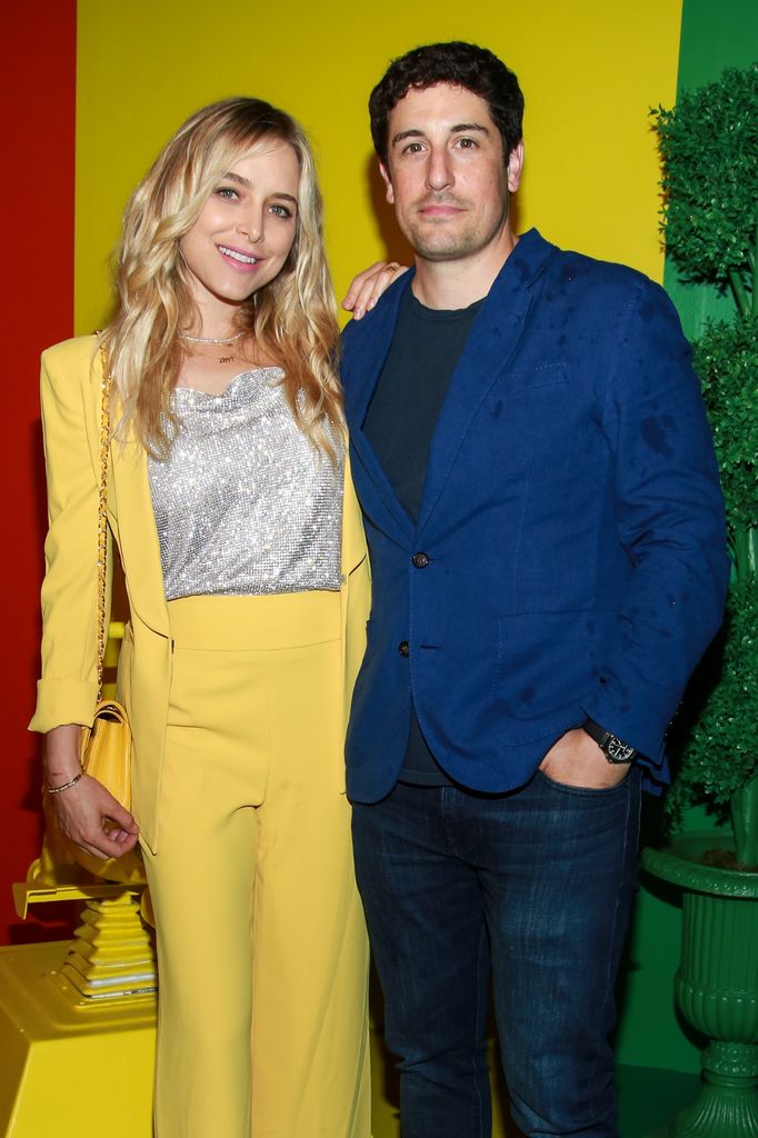 Jason Biggs y Jenny Mollen siguen llevándose bien