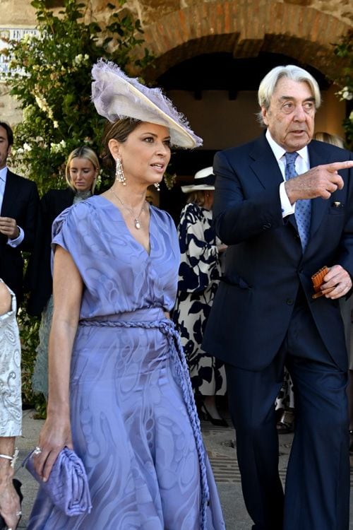 Alberto Cortina y Elena Cué salen de la iglesia