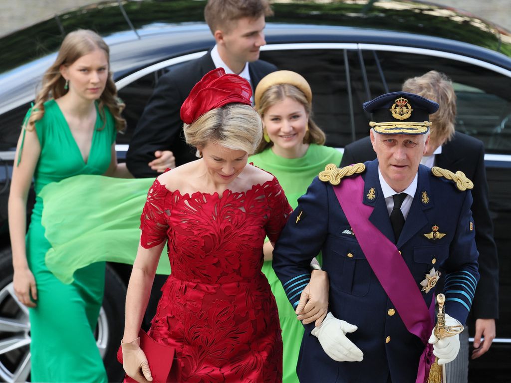 Felipe y Matilde de Bélgica con sus hijos los príncipes Elisabeth, Gabriel, Emmanuel y Eleonore en el Día Nacional 