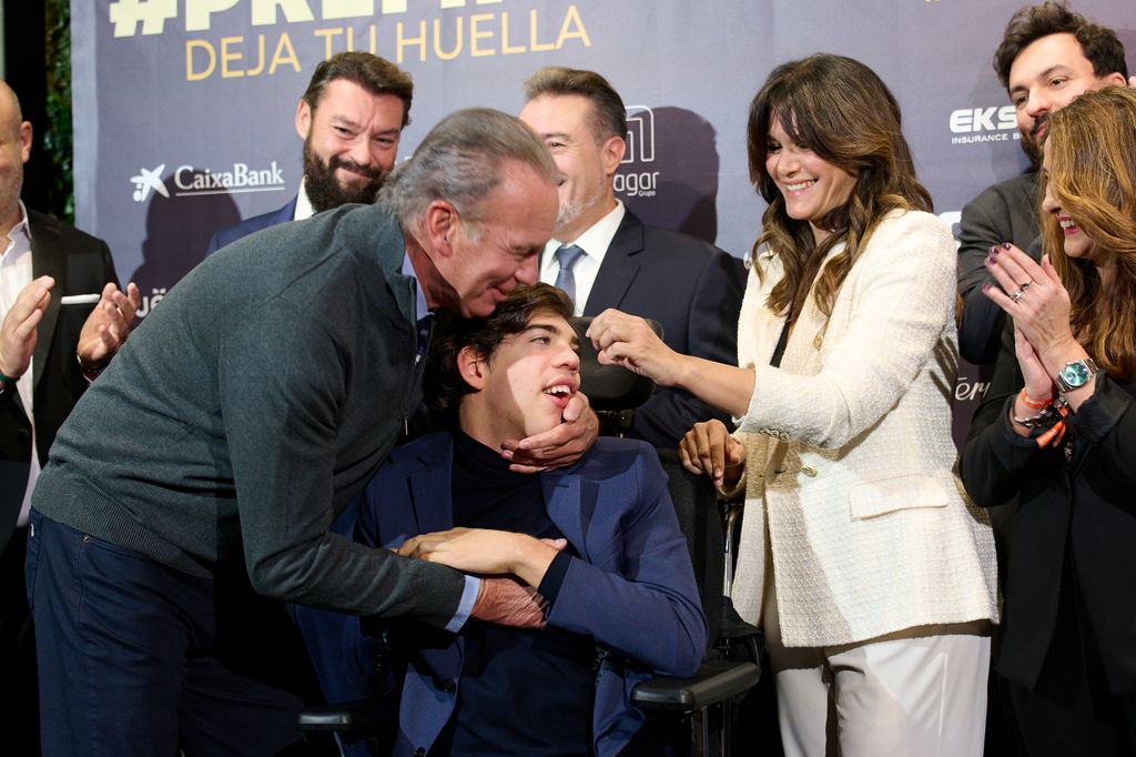 Bertín Osborne y Fabiola Martínez con su hijo Kike en noviembre de 2024