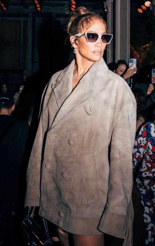 Jennifer Lopez inaugura New York Fashion Week con un look que alarga las piernas