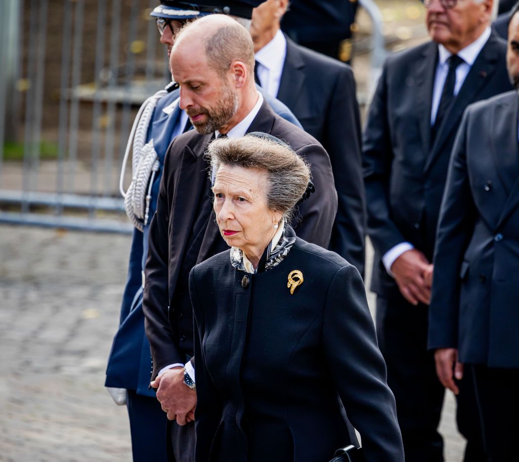 La princesa Ana acudió al funeral de Harald para acompañar a su ahijado Haakon.