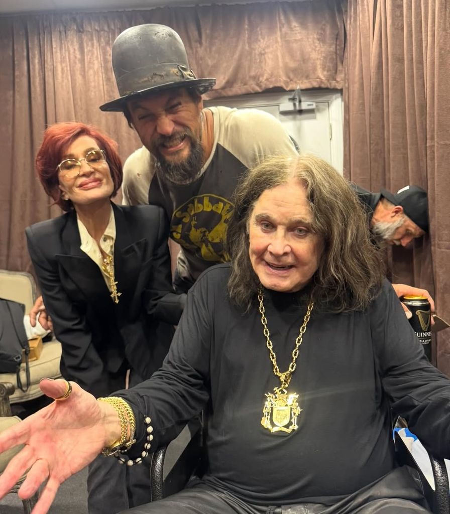 Jason Momoa con Sharon y Ozzy Osbourne, en una fotografía tomada hace un par de semanas.