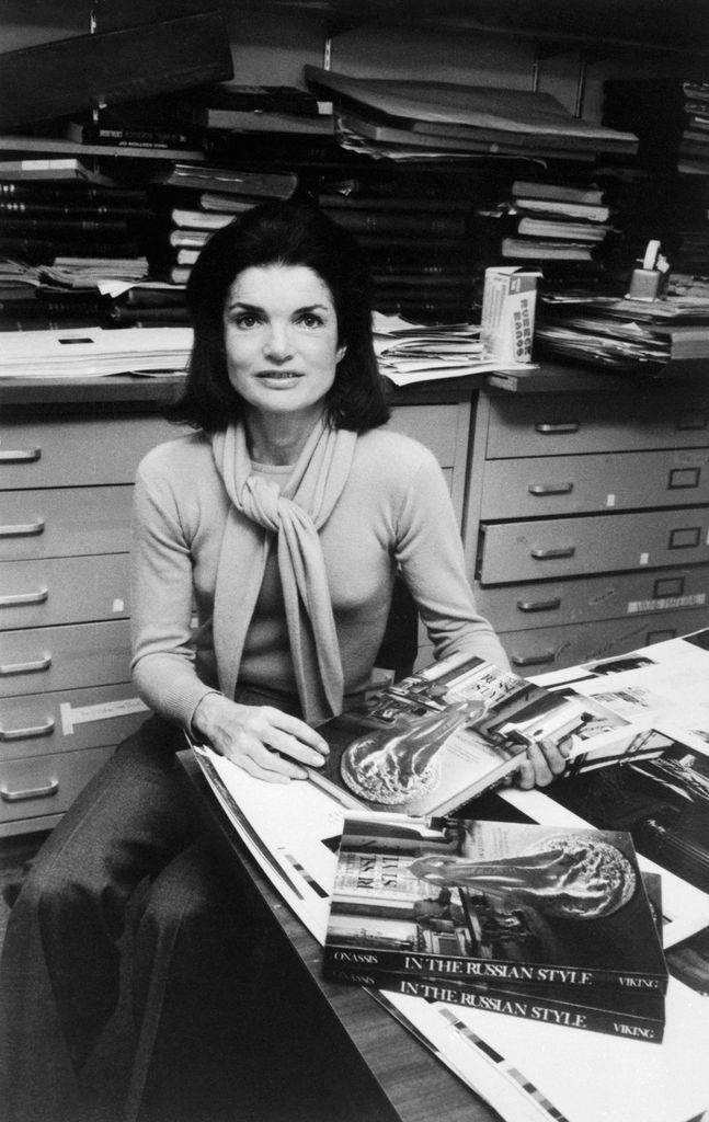 Tras la muerte de Onassis, Jackie Kennedy volvió a Nueva York y trabajó como editora en Viking Press y Doubleday. Fue una de las etapas más discretas y menos conocidas de su vida