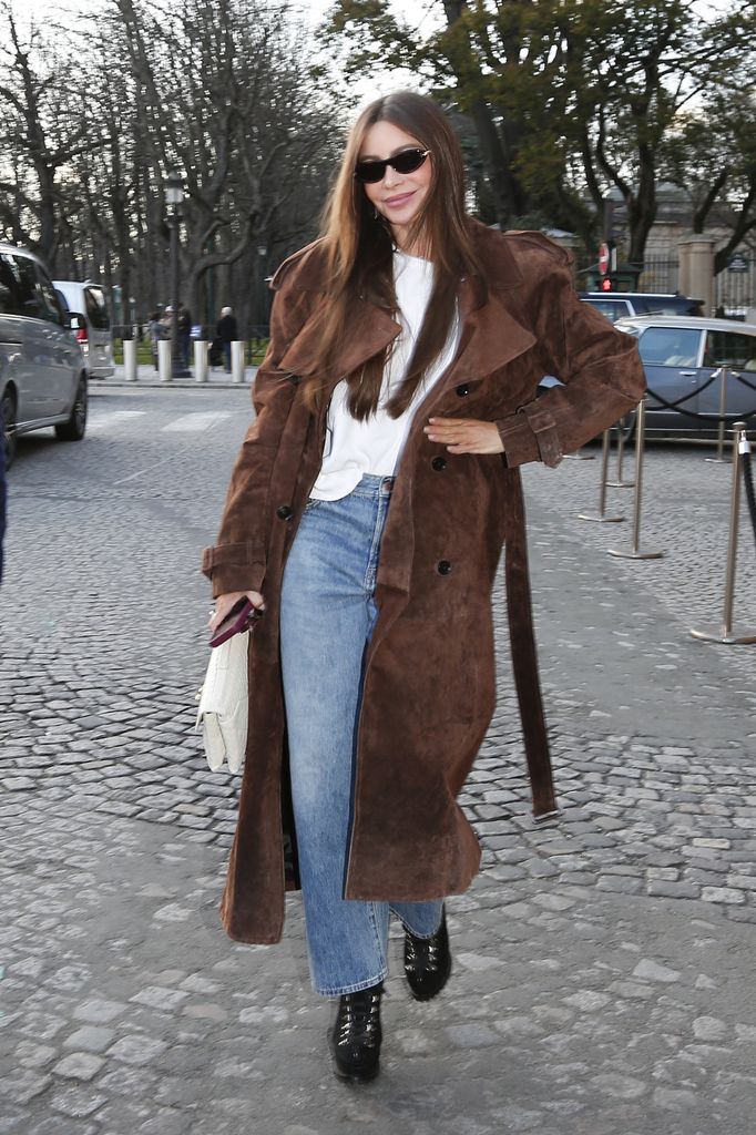Sofía Vergara fue vista disfrutando de un paseo relajado después del almuerzo en París.