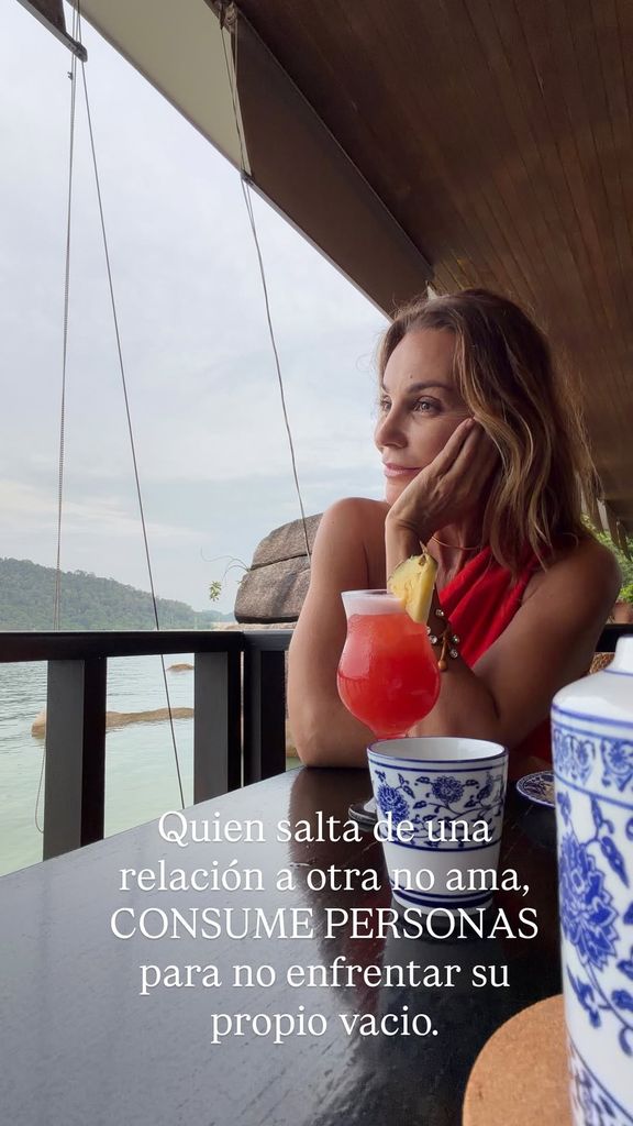 Mar comparte una profunda reflexión mientras su mirada se pierde en el horizonte