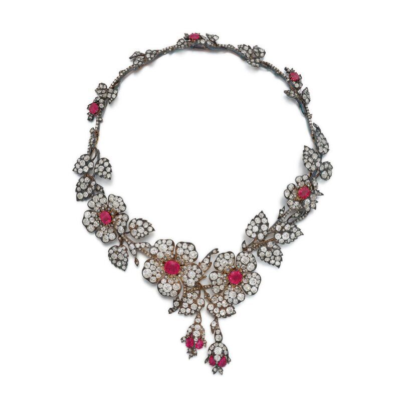 collar de rubíes