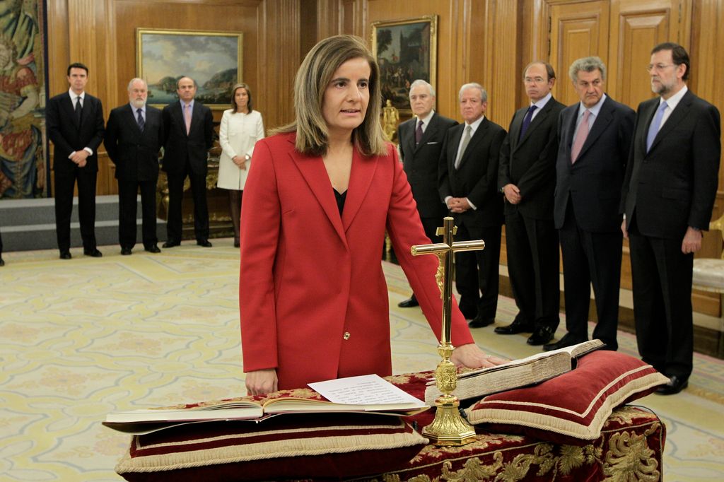 La nueva Ministra de Empleo y Seguridad Social de España, María Fátima Báñez García, juraba su cargo durante una ceremonia en el Palacio de la Zarzuela el 22 de diciembre de 2011 en Madrid, España.