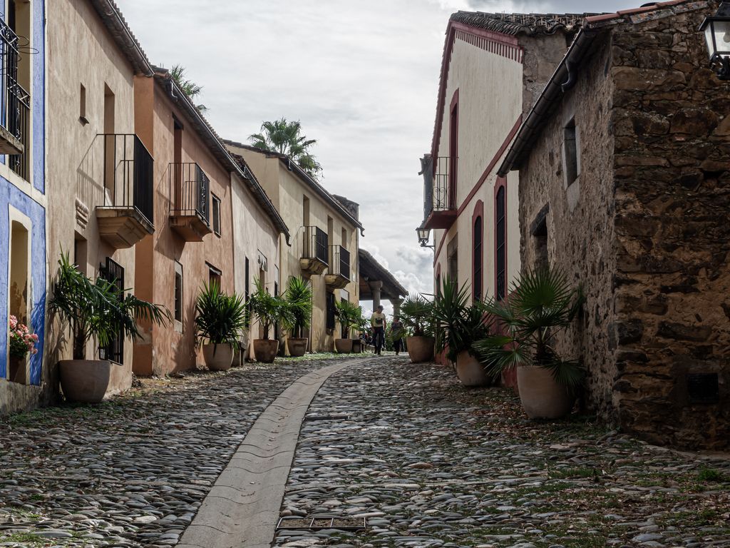 Además de facilitar el acceso a la vivienda, la medida intenta atraer población joven a municipios pequeños y combatir la despoblación en la llamada España vaciada