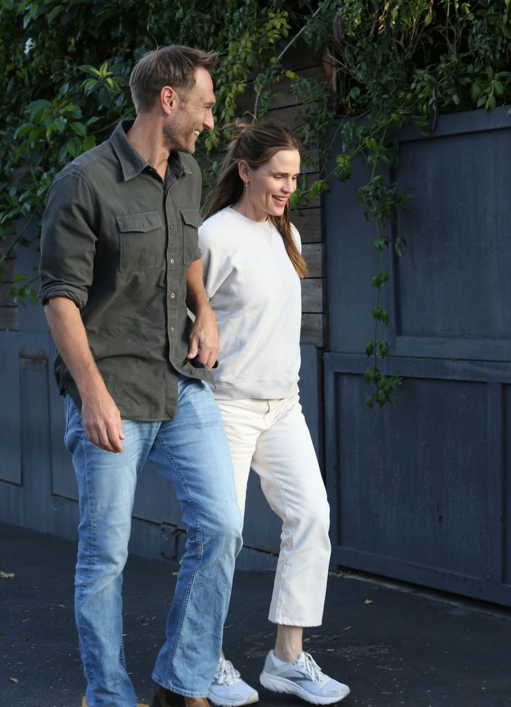  Jennifer Garner y John Miller lucieron felices durante su cita.