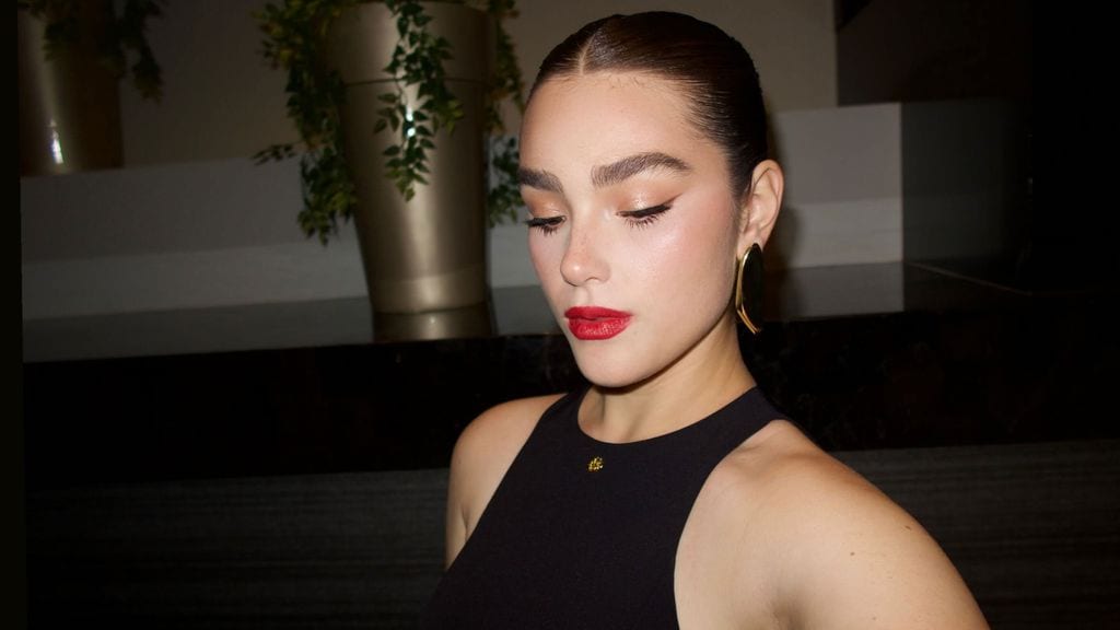 La hija mayor de El Canelo acaparó miradas por su belleza.
