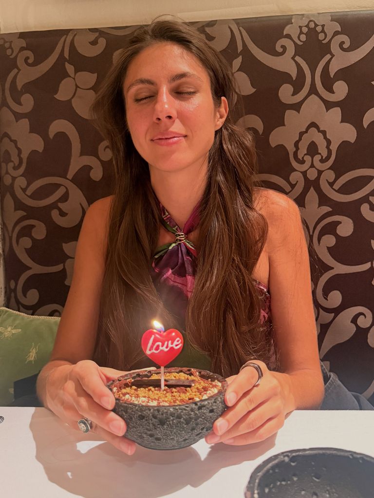 "Rodeada de gente a la que quiero y siempre siempre pidiendo deseos", ha dicho Ana Cristina