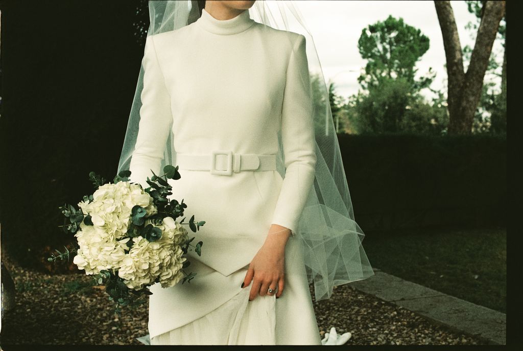 Mónica con vestido de novia de Luis Infantes Ohlalaia Fotografía
