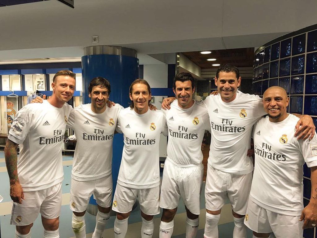 De izquierda a derecha, los galácticos Guti, Raúl, Míchel Salgado, Luis Figo, Fernando Hierro y Roberto Carlos
