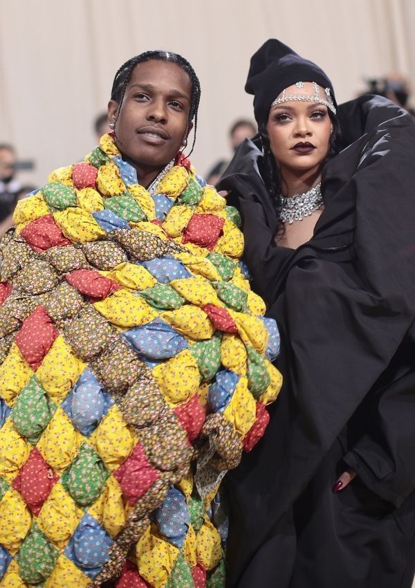 La cantante Rihanna junto a su pareja, A$AP Rocky, en la Gala MET