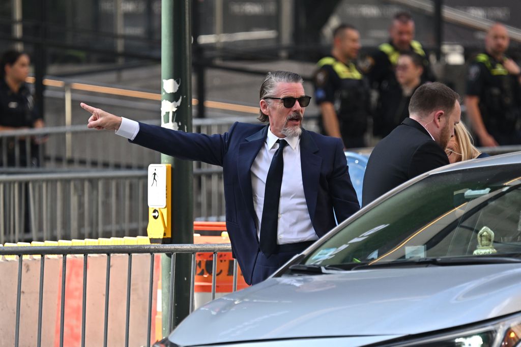 Ethan Hawke no se perdió la fiesta de su amiga, Taylor Swift