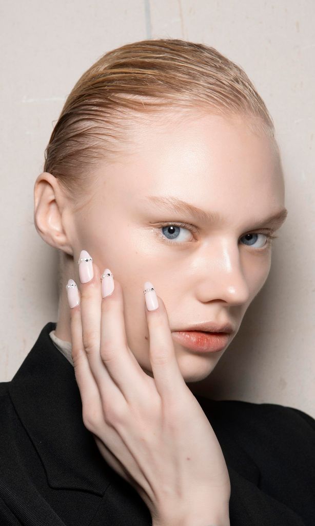 nails